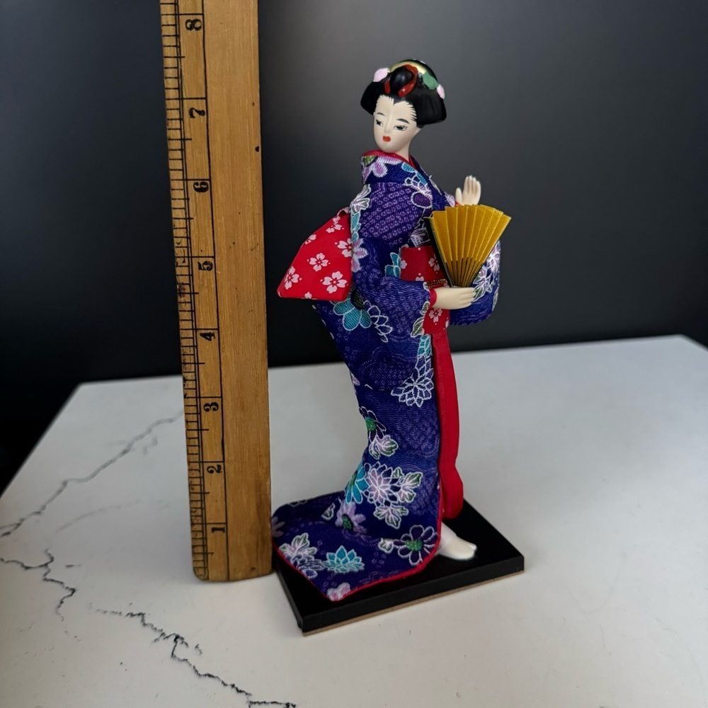 Japanese Geisha Doll Figurine w Fan Ornaments - Picture 6 of 6